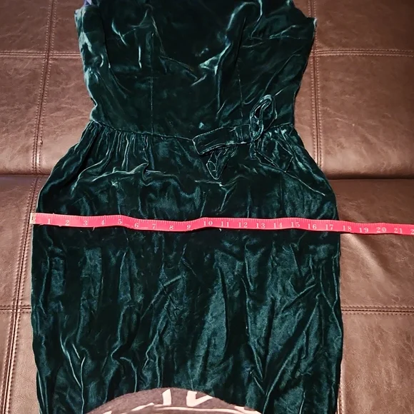 Custom made green velvet gown! - Picture 6 of 11